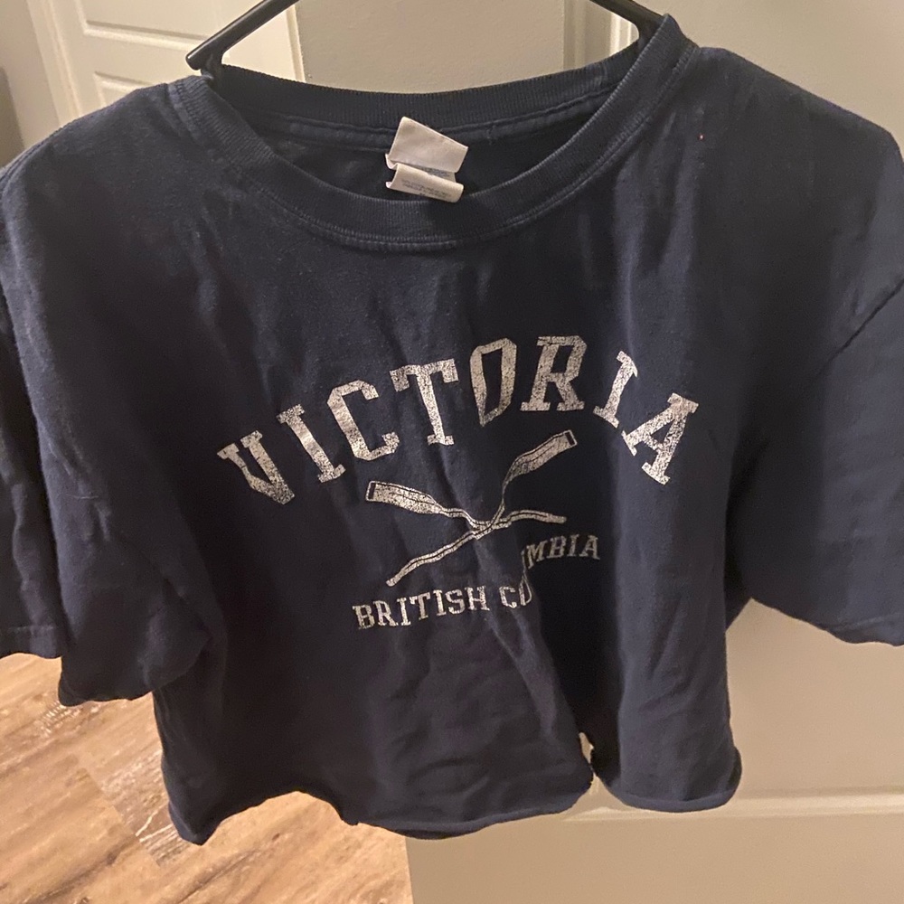 M | cropped shirt